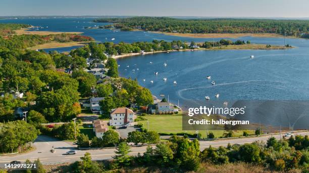 vue aérienne de la rivière weweantic à wareham, massachusetts - massachusetts photos et images de collection