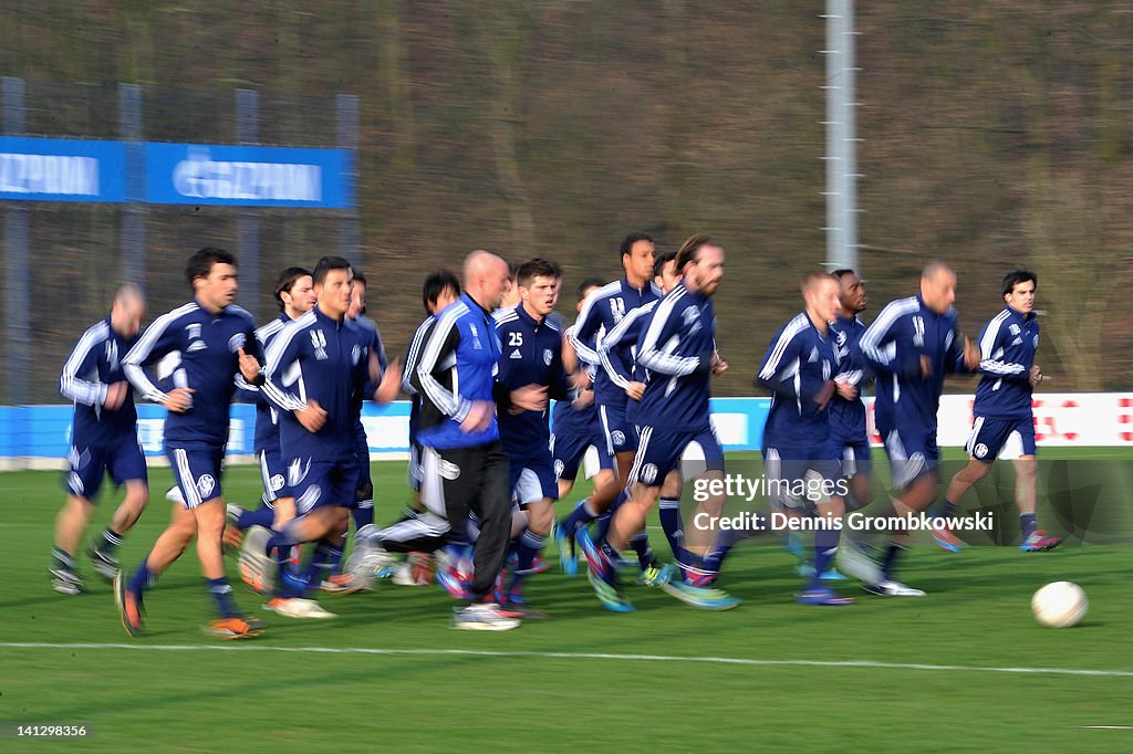 FC Schalke 04 - Training & Press Conference