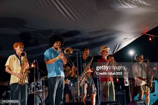 music group playing a live concert at an outdoor music festival - jazz imagens e fotografias de stock