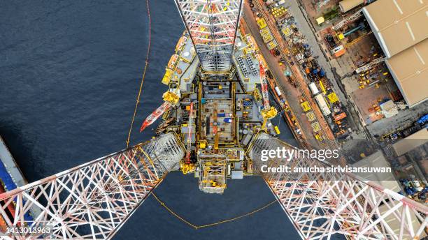 offshore rig is under construction in shipyard by the sea. - etherische olie stockfoto's en -beelden