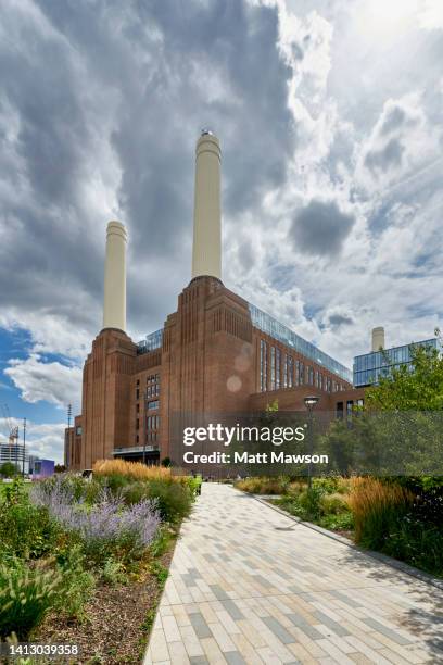 battersea power station residential apartments development . battersea london england uk. - battersea power station foto e immagini stock