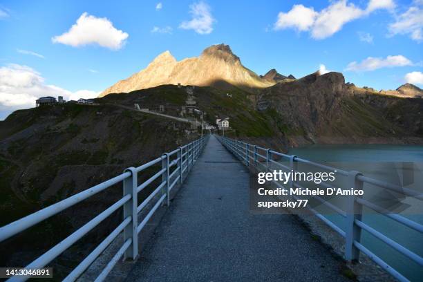 hydroelectric dam in the alps - energia idroelettrica foto e immagini stock