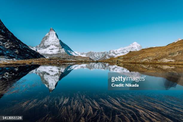 view of the matterhorn, swiss alps, valais, switzerland with mountain lake - switzerland snow stock pictures, royalty-free photos & images
