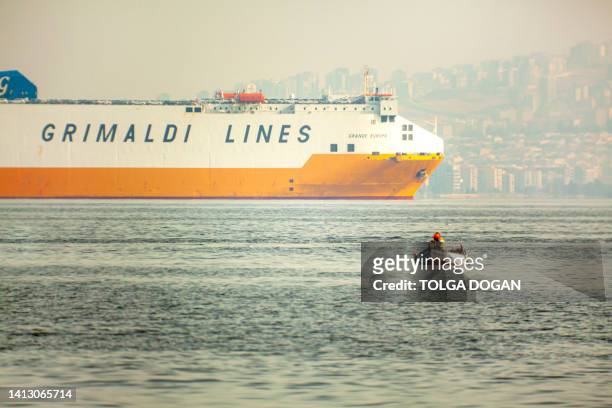 cruise ship entering to izmir gulf - alabama cruise terminal stock pictures, royalty-free photos & images