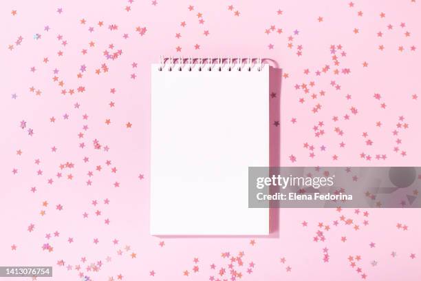 notepad for writing wish list. - new pink background stock pictures, royalty-free photos & images