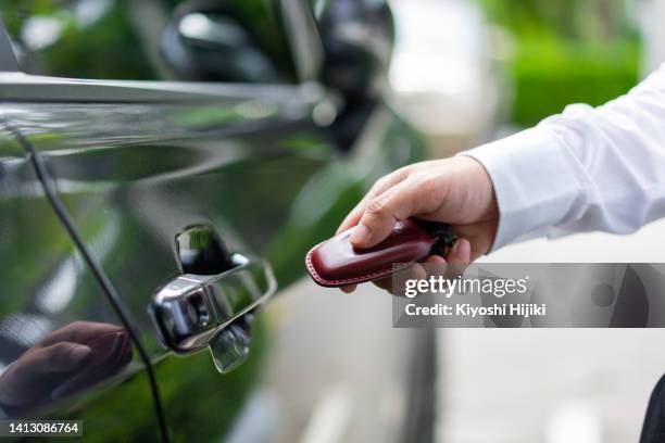 hand unlock the car door. keyless entry system on the modern car - bildörr bildbanksfoton och bilder