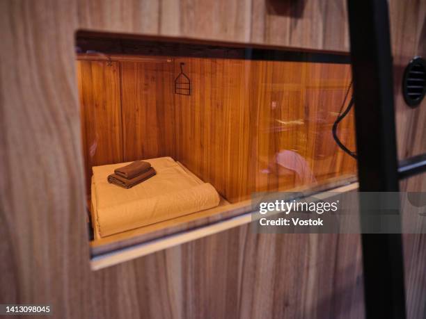 capsule hotel - capsule hotel stock pictures, royalty-free photos & images