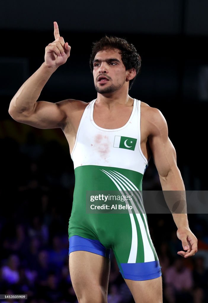 Pakistan Inayat Rp Inayat Ullah of Team Pakistan celebrates after defeating Ross... News ...