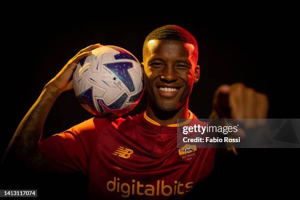 Roma new signing Georginio Wijnaldum poses during his first photo shoot at Centro sportivo Fulvio Bernardini on August 05, 2022 in Rome, Italy.