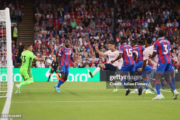 Vicente Guaita of Crystal Palace attempts to make a save as Gabriel Martinelli of Arsenal scores their side's first goal during the Premier League...