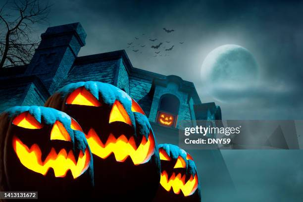 jack o'lanterns and a haunted house in front of full moon - food photography dark background blue stock pictures, royalty-free photos & images