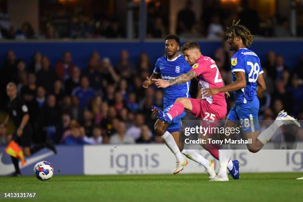 Danny Ward of Huddersfield Town scores their side's first goal whilst under pressure from Dion Sanderson of Birmingham City during the Sky Bet...