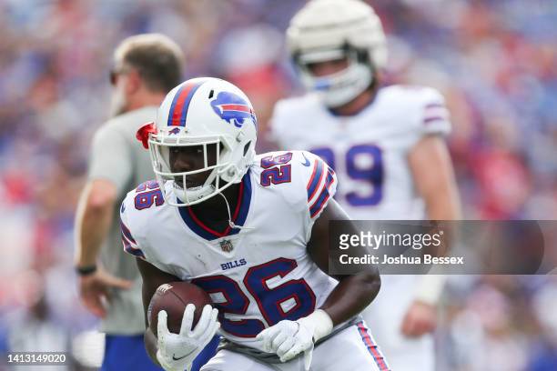 Devin Singletary of the Buffalo Bills takes part in a drill on August 05, 2022 in Orchard Park, New York.