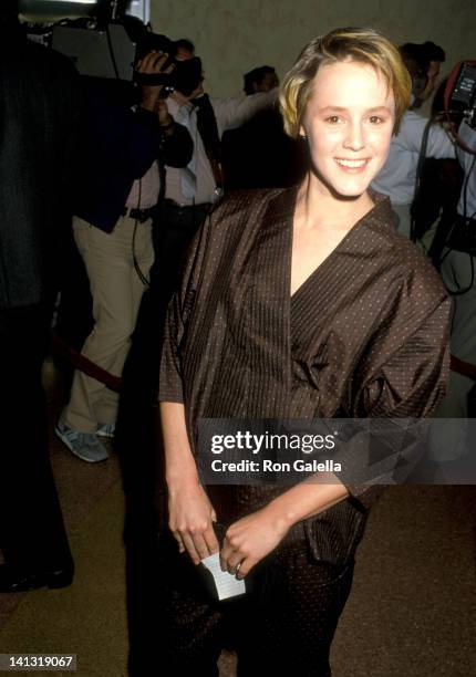 Mary Stuart Masterson at the Premiere of 'At Close Range', Mann Bruin Theatre, Westwood.