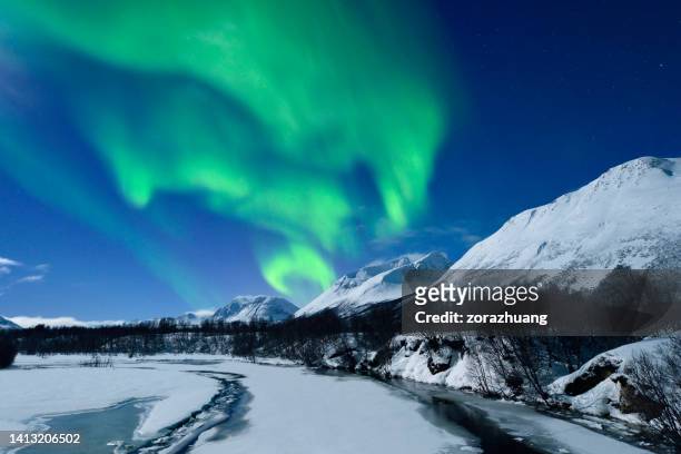 green aurora borealis at midnight, iceland - ireland winter stock pictures, royalty-free photos & images