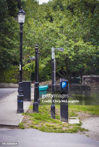 pay and display car-park in knaresborough - parquímetro imagens e fotografias de stock