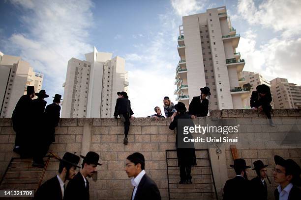Thousands of ultra-Orthodox Jews of the Vizhnitz Hasidic dynasty stand on ladders as they follow the funeral procession of their rabbi Moshe Yhoshua...
