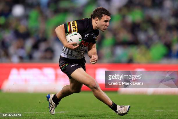 Sean O'Sullivan of the Panthers runs with the ball during the round 21 NRL match between the Canberra Raiders and the Penrith Panthers at GIO...