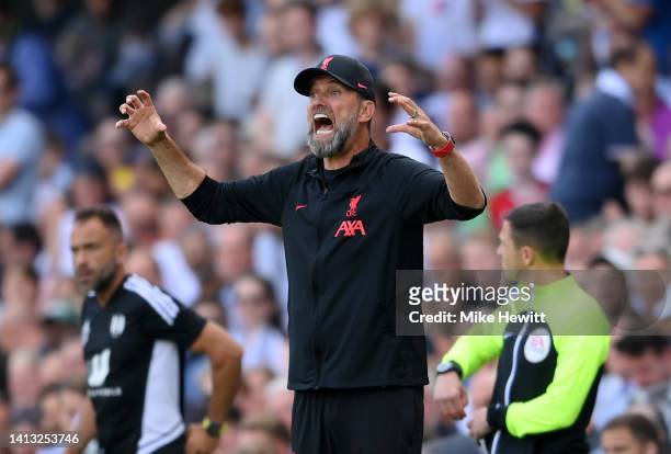 Juergen Klopp, Manager of Liverpool gives their side instructions during the Premier League match between Fulham FC and Liverpool FC at Craven...