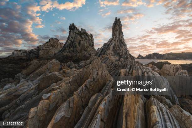 sharp rock formations along the coast of asturias, spain - formazione rocciosa foto e immagini stock