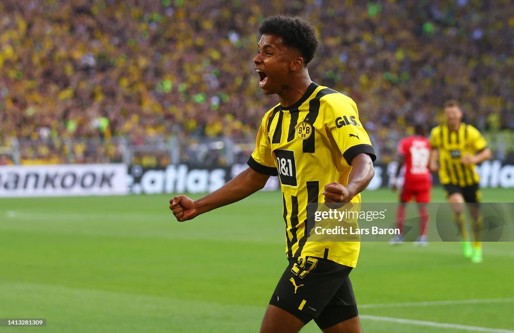 Borussia Dortmund v Bayer 04 Leverkusen - Bundesliga