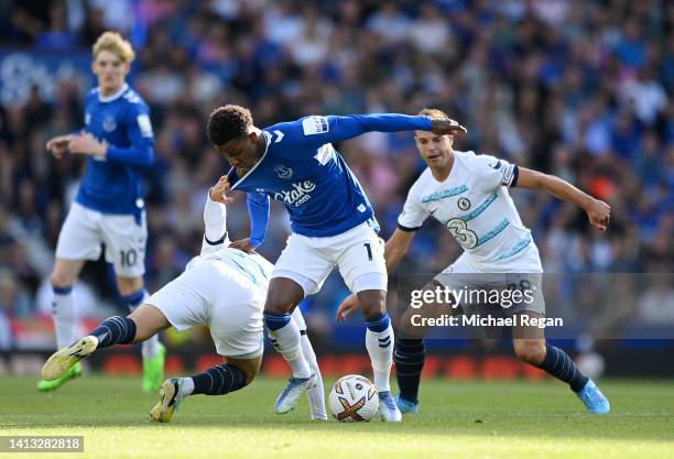 Demarai Gray of Everton is challenged by Mason Mount of Chelsea during the Premier League match between Everton FC and Chelsea FC at Goodison Park on...