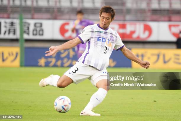 Tsukasa Shiotani of Sanfrecce Hiroshima in action during the J.LEAGUE Meiji Yasuda J1 24th Sec. Match between Kashima Antlers and Sanfrecce Hiroshima...