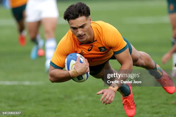 Jordan Petaia of Australia scores a try during The Rugby Championship match between Argentina Pumas and Australian Wallabies at Estadio Malvinas...