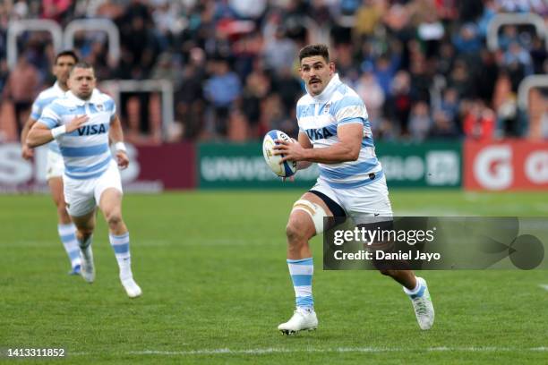 Pablo Matera of Argentina runs with the ball during The Rugby Championship match between Argentina Pumas and Australian Wallabies at Estadio Malvinas...