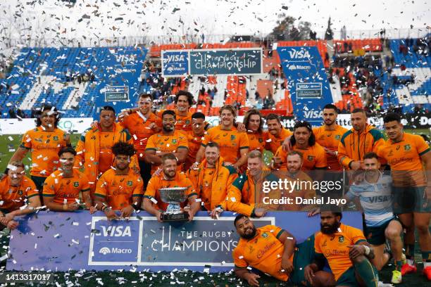 James Slipper of Australia and teammates celebrate with the trophy after winning The Rugby Championship match between Argentina Pumas and Australian...