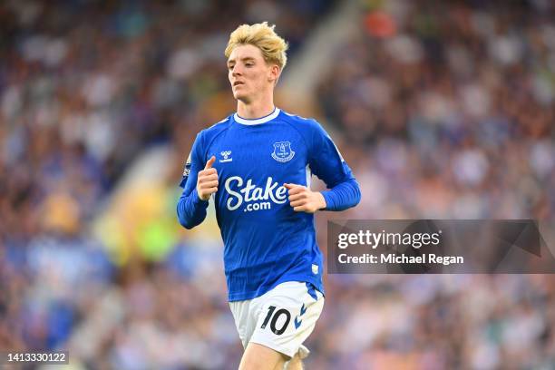 Anthony Gordon of Everton in action during the Premier League match between Everton FC and Chelsea FC at Goodison Park on August 06, 2022 in...