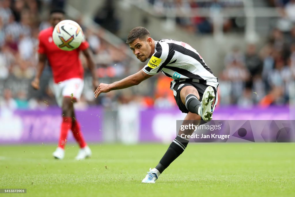 Newcastle United v Nottingham Forest - Premier League