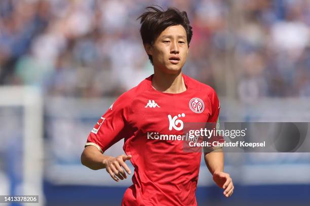 Jae-sung Lee of Mainz looks on during the Bundesliga match between VfL Bochum 1848 and 1. FSV Mainz 05 at Vonovia Ruhrstadion on August 06, 2022 in...