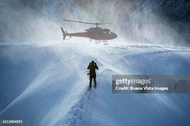 rescue by helicopter in the snow - military rescue stock pictures, royalty-free photos & images
