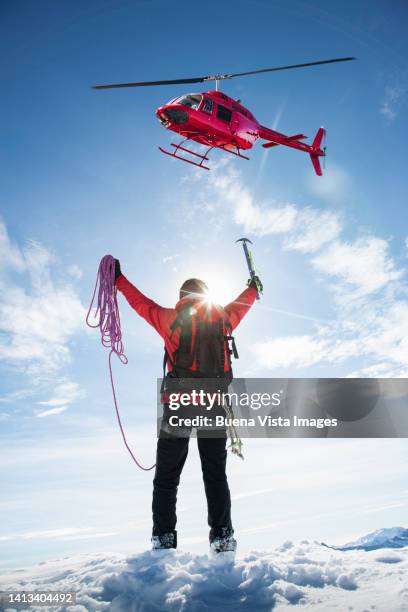 climber waiting for rescue by helicopter - rope high rescue imagens e fotografias de stock