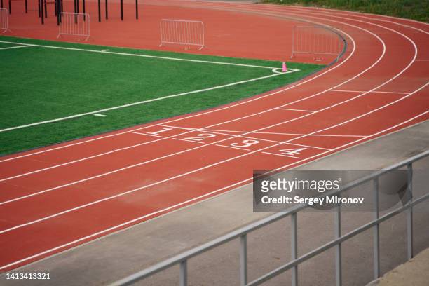 athletics stadium - 陸上競技場　無人 ストックフォトと画像