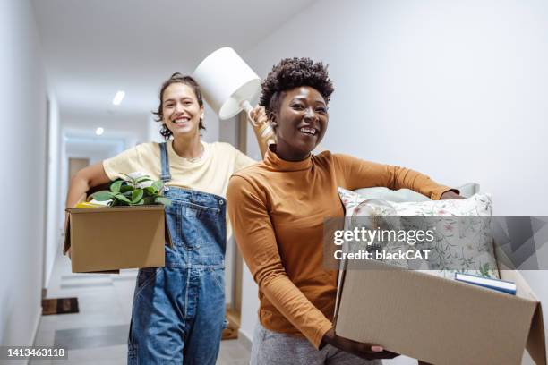 university students moving into campus accommodation - studentenflats stockfoto's en -beelden