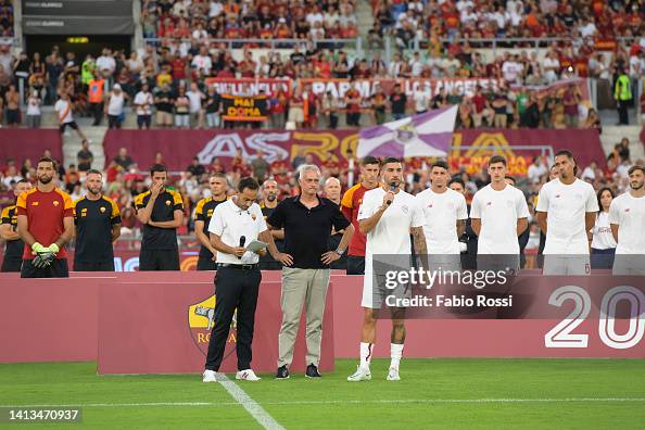 As Roma Coach AS Roma coach Josè Mourinho and Lorenzo Pellegrini prior the... News ...