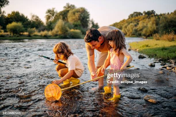 giornata perfetta - pescatore foto e immagini stock