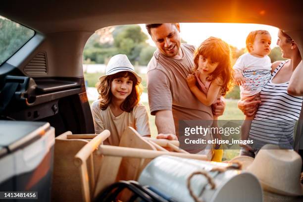 packing - young family stock pictures, royalty-free photos & images
