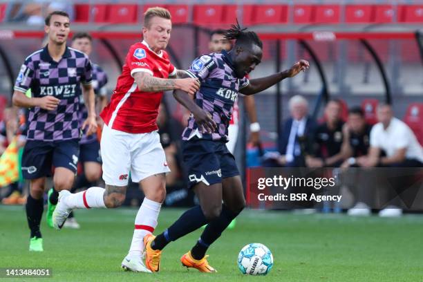 Jordy Clasie of AZ Alkmaar battles for the ball with Bobby Adekanye of Go Ahead Eagles during the Dutch Eredivisie match between AZ and Go Ahead...