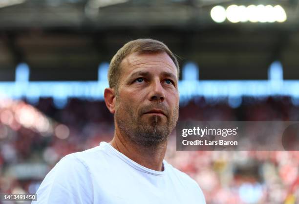 Head coach Frank Kramer of Schalke is seen during the Bundesliga match between 1. FC Köln and FC Schalke 04 at RheinEnergieStadion on August 07, 2022...