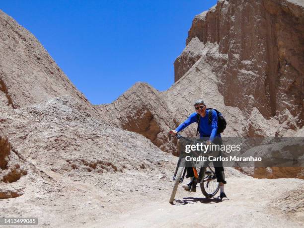 bike tour in the atacama desert - antofagasta region stock-fotos und bilder