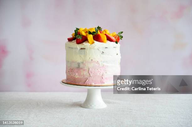 tall pink and white cake - gateaux foto e immagini stock