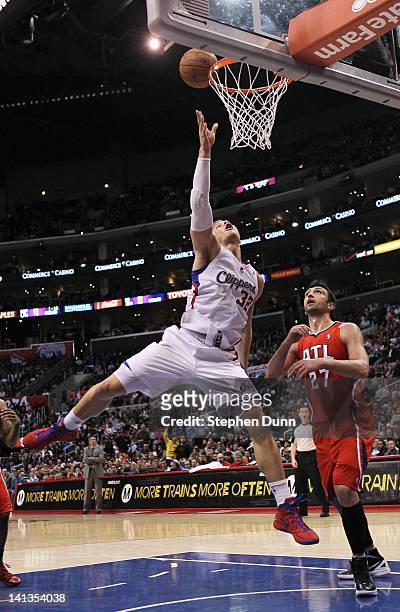 Blake Griffin of the Los Angeles Clippers shoots over Zaza Pachulia of the Atlanta Hawks at Staples Center on March 14, 2012 in Los Angeles,...