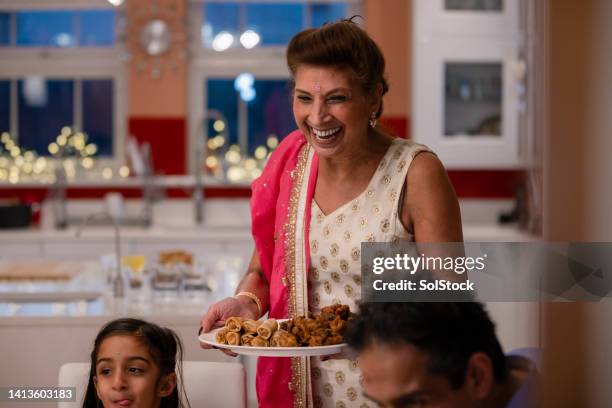 who wants some food? - hindoeïsme stockfoto's en -beelden