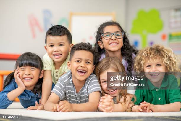 kindergarten portrait - multi ethnic group of students stock pictures, royalty-free photos & images