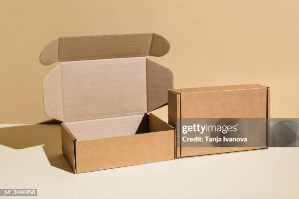 brown cardboard boxes on beige background, copy space - cardboard box photos et images de collection