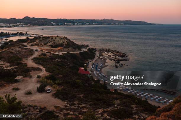 landschaftsfotografie, reisekonzept. griechenland, rhodos, faliraki region foto. wasser, meer und natur an einem schönen ort. - dodecanese islands stock-fotos und bilder