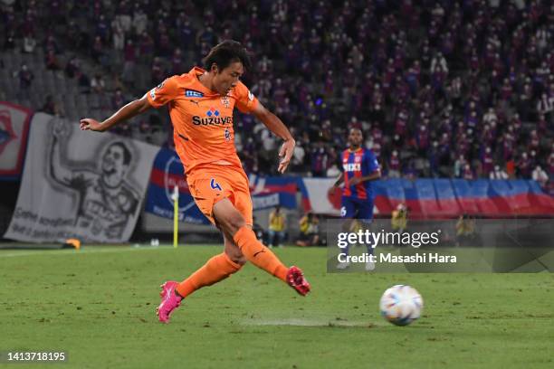 Teruki Hara of Shimizu S-Pulse in action during the J.LEAGUE Meiji Yasuda J1 24th Sec. Match between F.C.Tokyo and Shimizu S-Pulse at Ajinomoto...